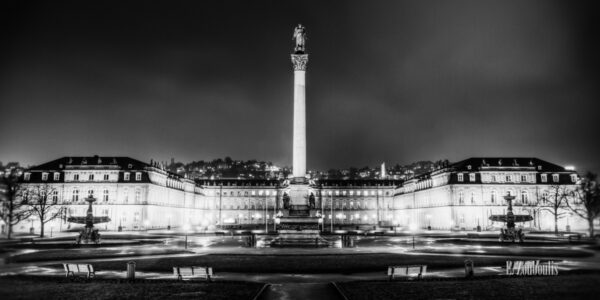 Schwarzweiss-Aufnahme vom Neuen Schloss in Stuttgart