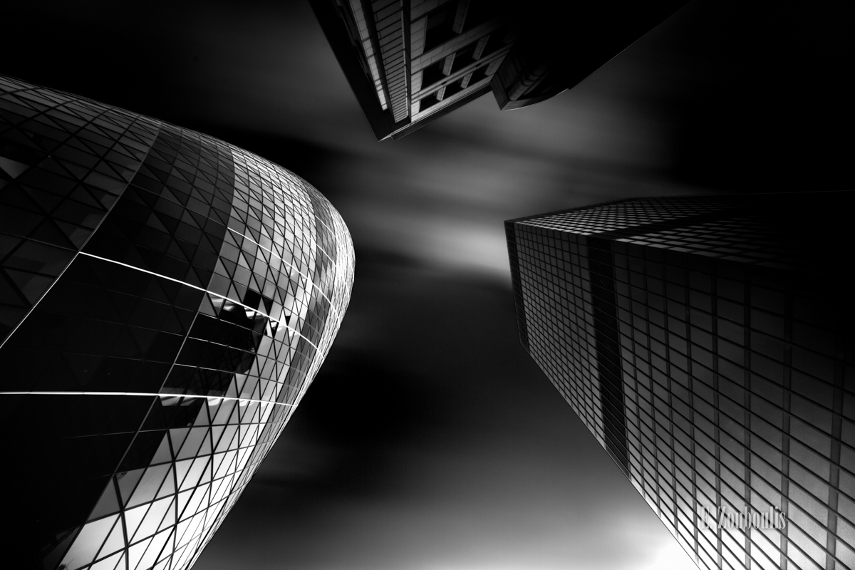 Schwarzweiss-Aufnahme der Skyline in London aus einer anderen Perspektive