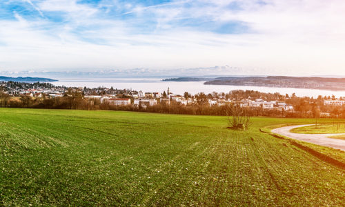 Panorama-Aufnahme von Überlingen mit Blick auf den Bodensee