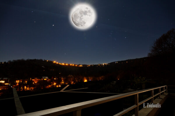 Nacht Aufnahme bei Vollmond mit Blick über die Eiernest Siedlung in Stuttgart Heslach