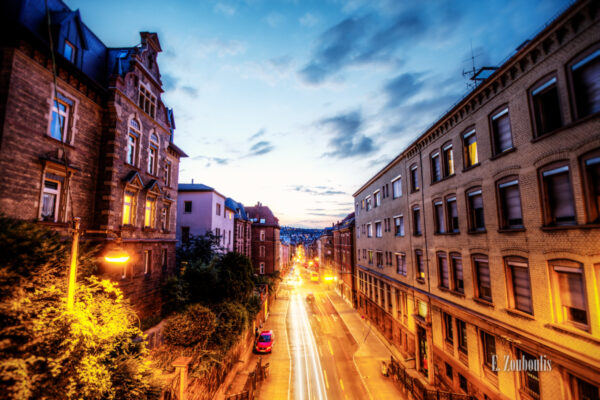 Blick über dem Schwabtunnel auf die Schwabstraße Richtung Stuttgart-West zur blauen Stunde