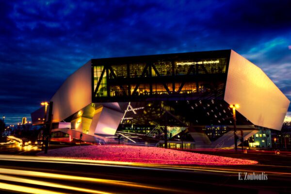 Bild vom Porsche Museum zur blauen Stunde