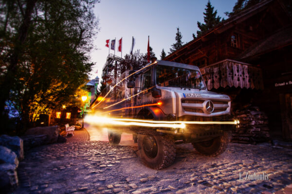 Ein Unimog U5023 in Lichtgeschwindigkeit unterwegs im Europa Park