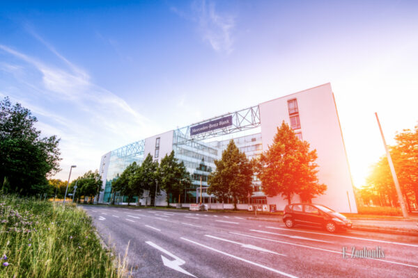 Sonnenuntergang an der Mercedes Benz Bank am Pragsattel Stuttgart