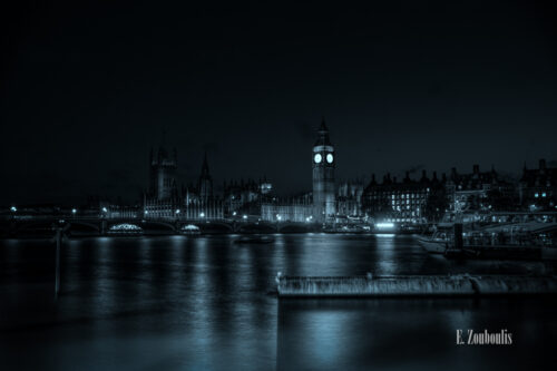 Nachtaufnahme an der Themse in London mit Blick auf Big Ben, dem Palace of Westminster