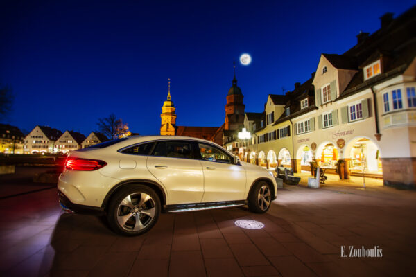 Nachtaufnahme in Freudenstadt mit einem Mercedes GLE bei Vollmond