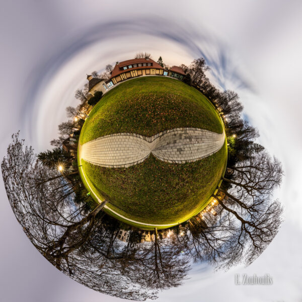 Der Planet Gärtringen – in diesem Fall vor der Villa Schwalbenhof in Gärtringen. Ein 360 Grad Rundumblick in der Form einer Sphäre