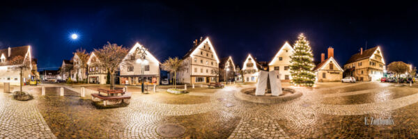 Rundumaufnahme bei Vollmond am Marktplatz in Gärtringen in einem 360 Grad Panorama