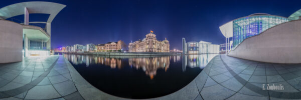 Berlin - Die Goldene Mitte - 360 Grad Fotografie an der Spree am Reichstag in Berlin bei Nacht