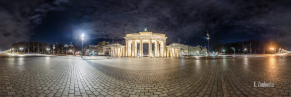 Berlin Brandenburger Tor Panorama - 360 Grad Fotografie vor dem Brandenburger Tor in Berlin bei Nacht