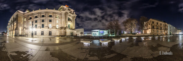 Friedrich Ebert Platz Panorama - 360 Grad Fotografie vor dem Reichstag in Berlin bei Nacht mit Blick auf das Marie-Elisabeth-Lüders Haus