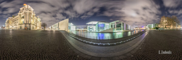 Friedrich Ebert Platz Panorama Vol II - 360 Grad Fotografie vor dem Reichstag in Berlin bei Nacht mit Blick über die Spree auf das Paul-Löbe Haus und das Marie-Elisabeth-Lüders Haus