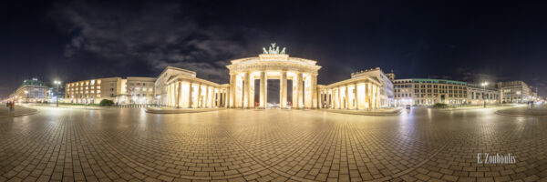 Berlin Brandenburger Tor Panorama Vol II - 360 Grad Fotografie vor dem Brandenburger Tor am Pariser Platz in Berlin bei Nacht