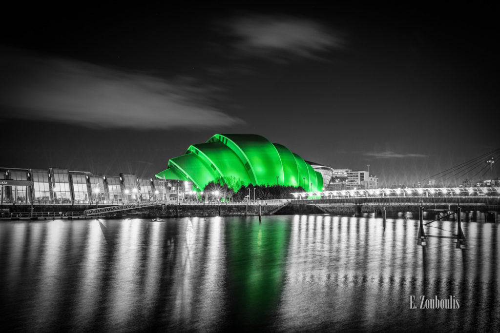 Wandansicht: EZ00929 Armadillo Green Glasgow in der gewählten Größe über einem Sofa