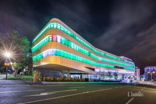 Bild am Look 21 Gebäude in Stuttgart. Rechts im Bild ist die Stadtbibliothek Stuttgart zu sehen