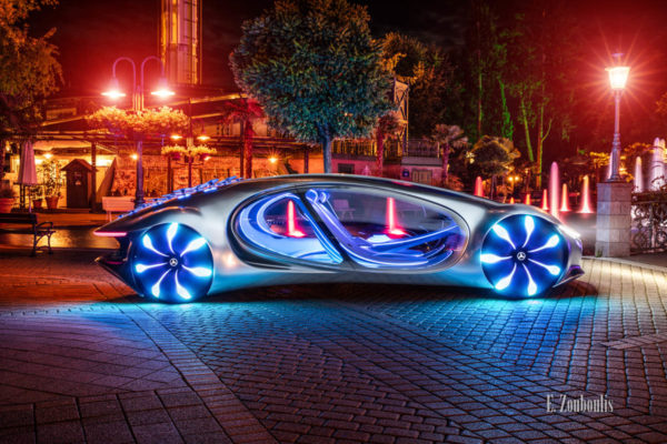 Wandbild des Mercedes Vision AVTR nachts im Europa-Park. Fotografie seitlich mit Blick auf den Innenraum