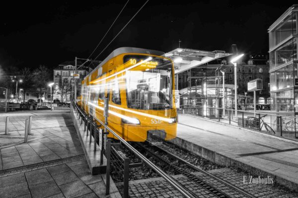 Fotografie der Zahnradbahn in Stuttgart am Marienplatz kurz nach der Einführung der neuen Zacke