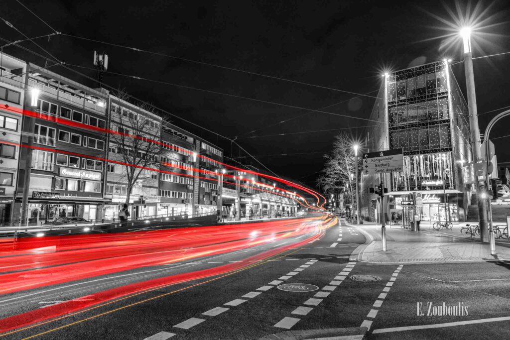Wandansicht: EZ01098 Konrad-Adenauer-Platz At the Speed of Light in der gewählten Größe über einem Sofa